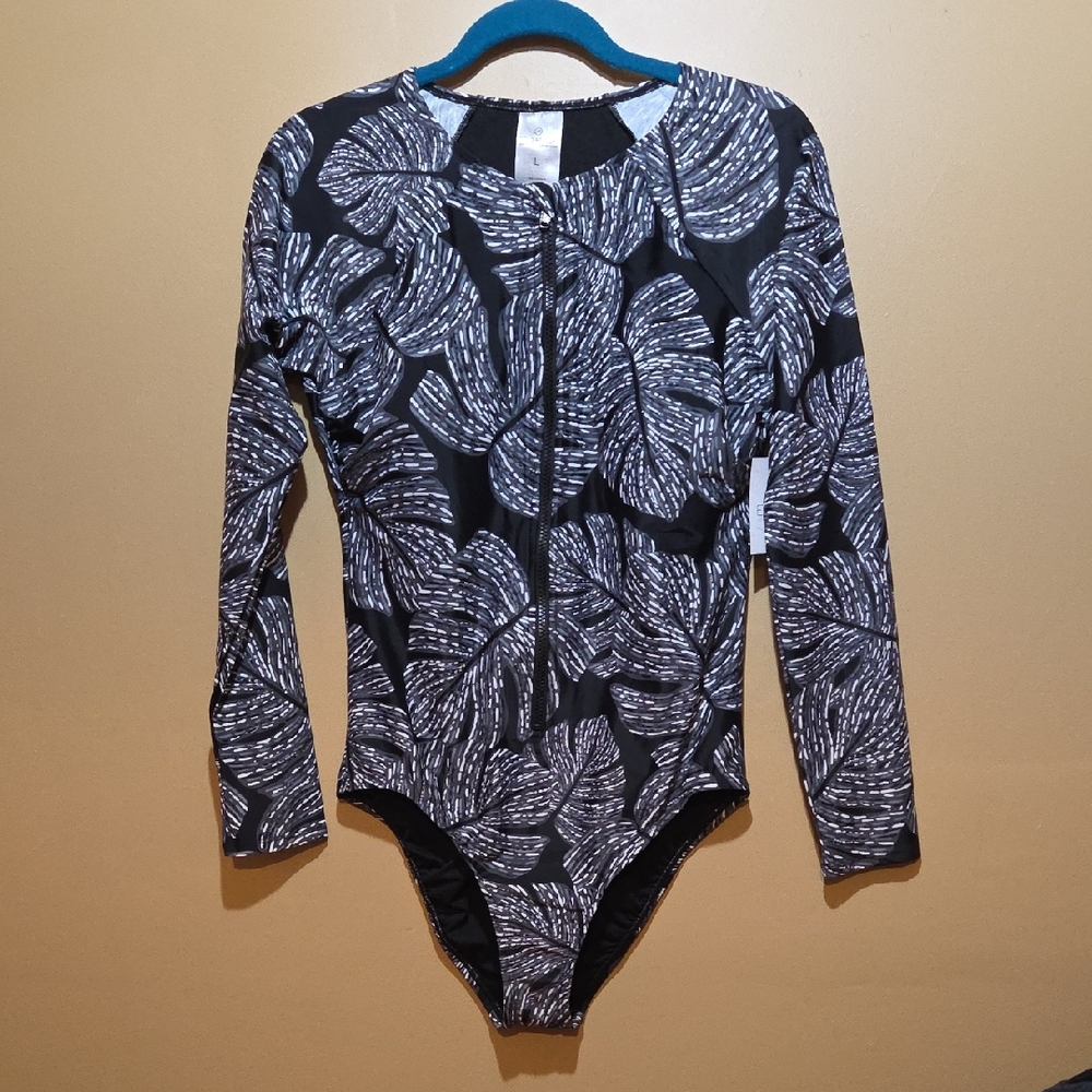 Eco Beach Black & White Leaf-Print Long Sleeve One-Piece Swimsuit Size L